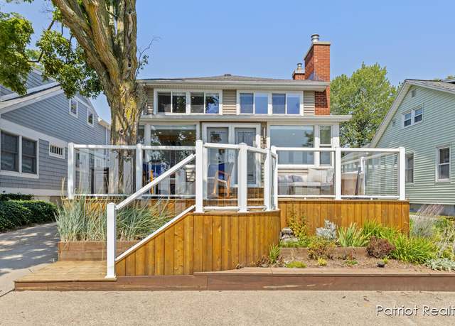 Property at 16631 Lakeview St, Spring Lake, MI 49456, 4 beds, 2 baths