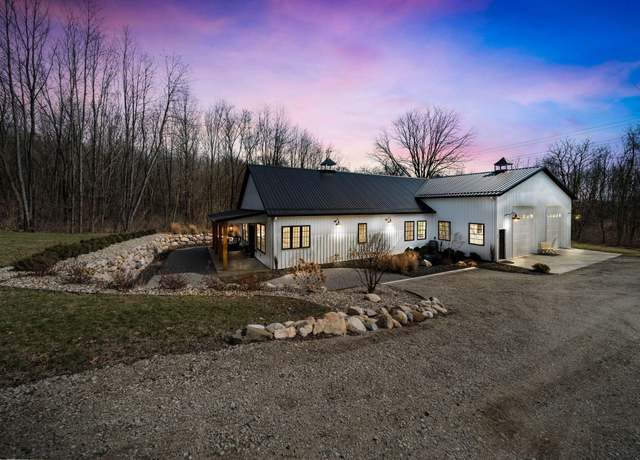 Property at 23549 Forest Shores Dr, Cassopolis, MI 49031, 3 beds, 2 baths