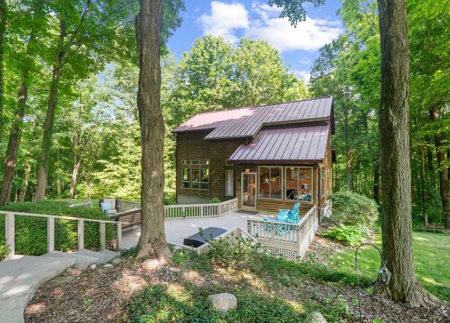 Property at 928 Curtis Rd, Quincy, MI 49082, 1 bed, 2 baths