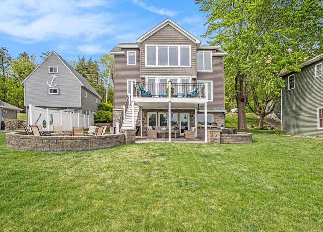 Property at 1208 N Eagle Lake Dr, Kalamazoo, MI 49009, 4 beds, 3.5 baths