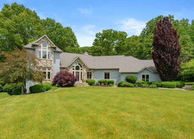 Property at 7843 Shepherds Glen Ct, Kalamazoo, MI 49009, 4 beds, 3.5 baths