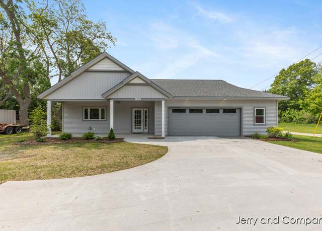 Property at 2076 W Lakewood Blvd, Holland, MI 49424, 2 beds, 1.5 baths