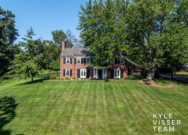 Property at 31 Mayfair Dr NE, Grand Rapids, MI 49503, 7 beds, 6 baths