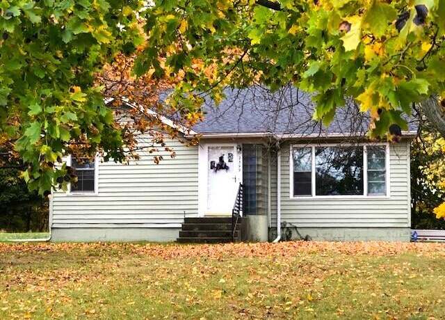 Property at 2399 S Cleveland Ave, St. Joseph, MI 49085, 3 beds, 1 bath