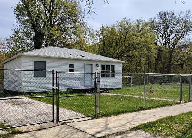 Property at 591 N Winans St, Benton Harbor, MI 49022, 3 beds, 1 bath