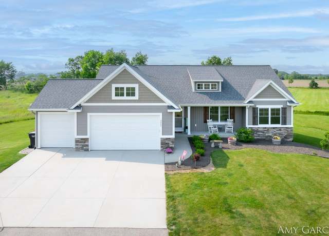 Property at 2993 48th Ave, Zeeland, MI 49464, 3 beds, 2.5 baths