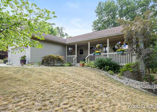 Property at 8393 Courtland Dr NE, Rockford, MI 49341, 4 beds, 2.5 baths