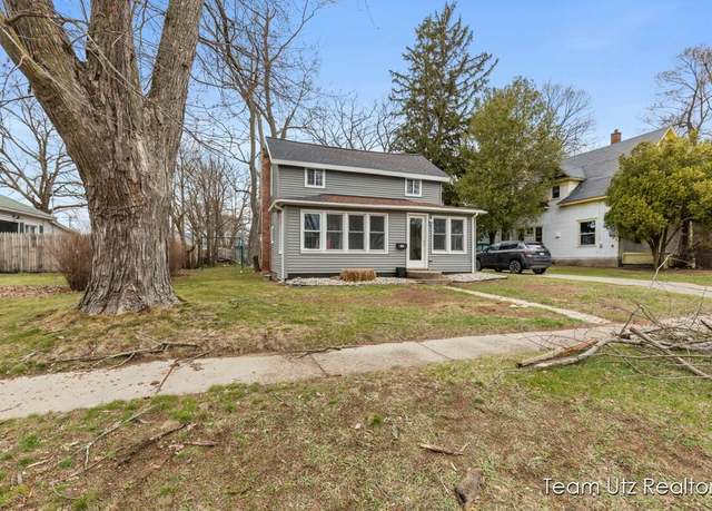 Property at 206 E Summit St, Greenville, MI 48838, 2 beds, 1 bath