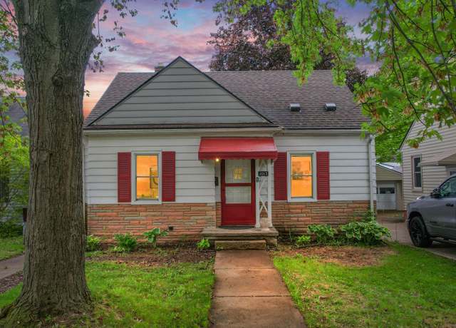 Property at 2017 Harding Ave, Ypsilanti, MI 48197, 3 beds, 1 bath
