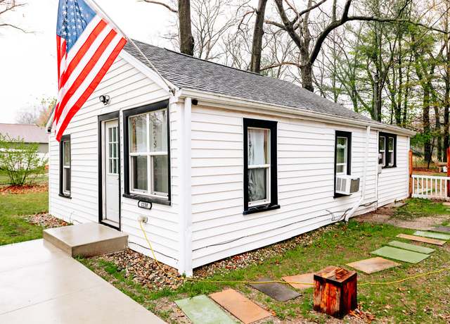 Property at 1238 S Forest Rd, Muskegon, MI 49442, 2 beds, 1 bath