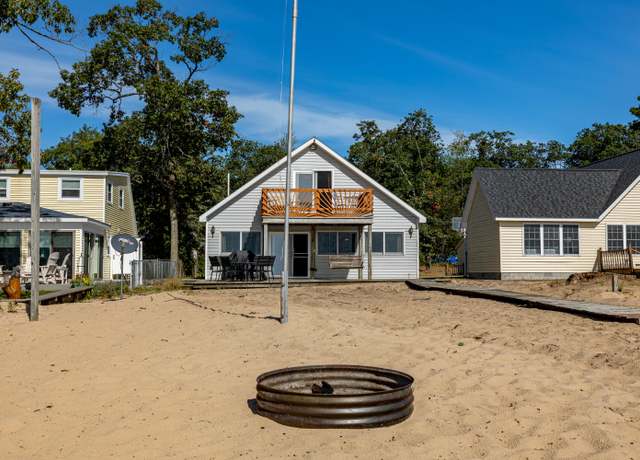 Property at 4028 E Michigan Ave, Au Gres, MI 48703, 3 beds, 2 baths