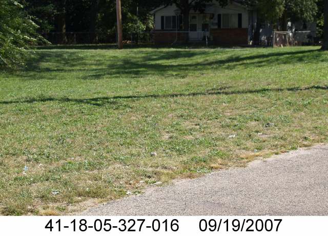Property at 1003 SE Dickinson St, Grand Rapids, MI 49507