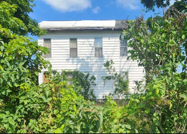 Property at 68869 70th St, Watervliet, MI 49098, 3 beds, 1 bath