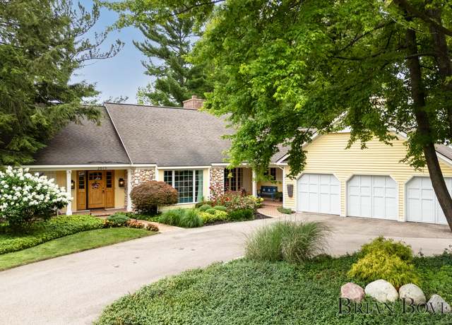 Property at 2615 Greentree Dr SE, Grand Rapids, MI 49546, 5 beds, 4.5 baths