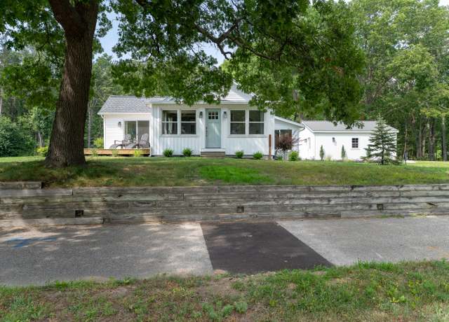 Property at 15465 Leonard Rd, Spring Lake, MI 49456, 3 beds, 2 baths