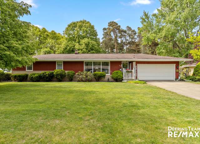 Property at 534 Woodland Dr, Holland, MI 49424, 3 beds, 1.5 baths