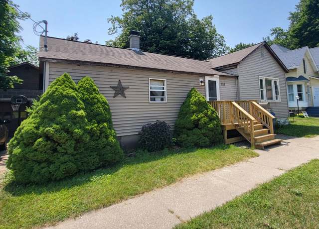 Property at 153 14th St, Manistee, MI 49660, 3 beds, 1 bath