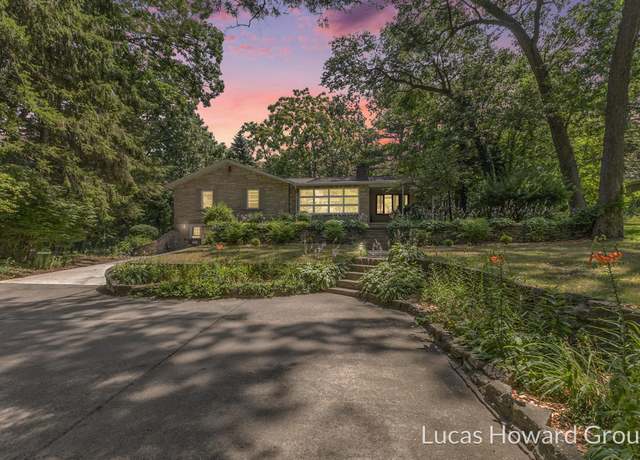 Property at 17708 Oakwood Dr, Spring Lake, MI 49456, 3 beds, 2.5 baths