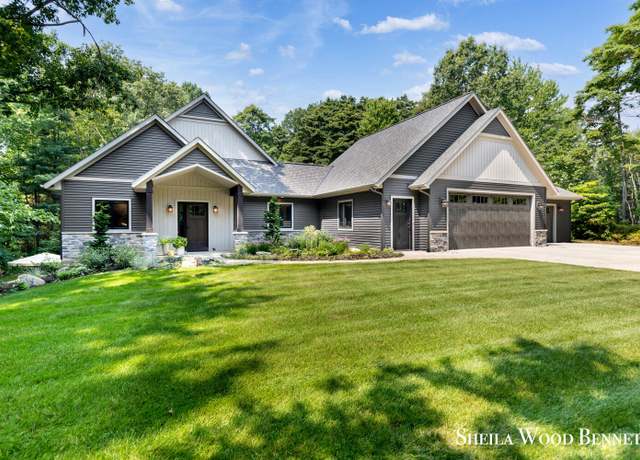 Property at 4218 64th St, Holland, MI 49423, 4 beds, 2.5 baths