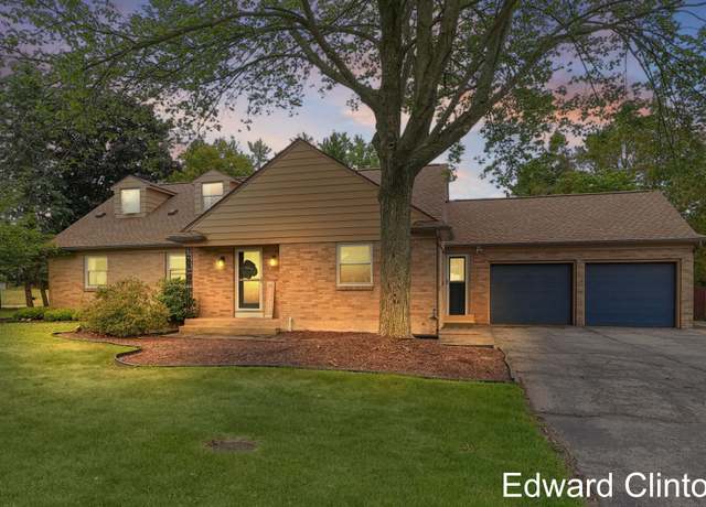 Property at 2024 7th St NW, Grand Rapids, MI 49504, 5 beds, 3.5 baths