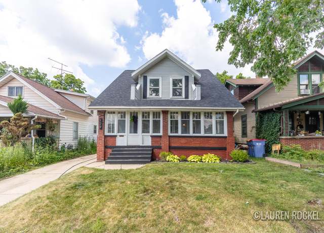 Property at 129 Dean St NE, Grand Rapids, MI 49505, 3 beds, 1.5 baths