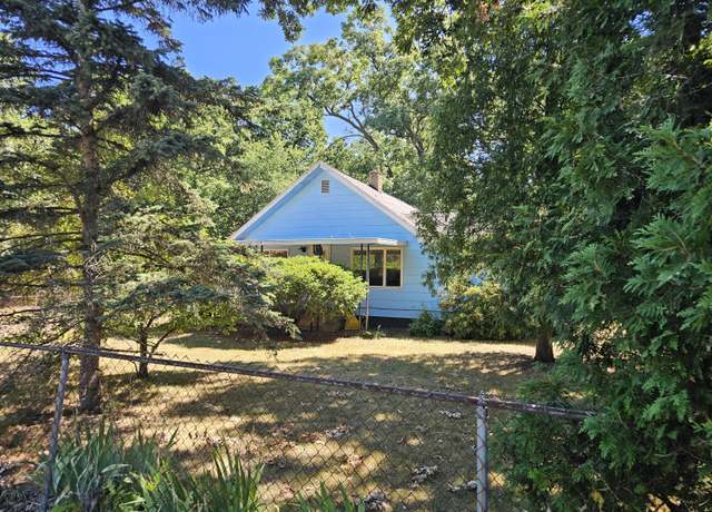 Property at 3104 Stratford St, Norton Shores, MI 49444, 3 beds, 1 bath