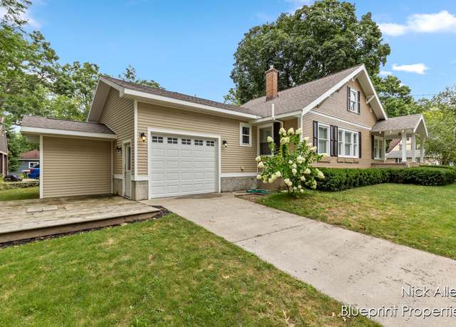 Property at 2631 Wyoming Ave SW, Wyoming, MI 49519, 3 beds, 2 baths
