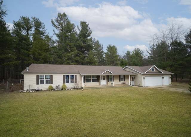 Property at 9155 Ivanhoe Dr, Onekama, MI 49675, 3 beds, 2.5 baths