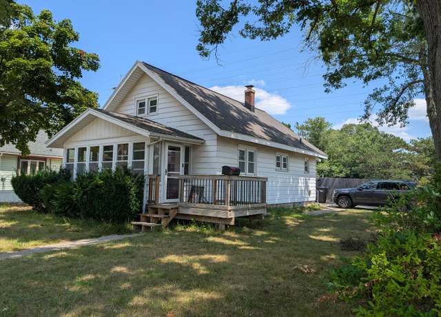 Property at 4952 Walton Ave SW, Wyoming, MI 49548, 4 beds, 2 baths