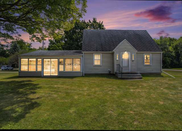 Property at 2221 W Argyle St, Jackson, MI 49202, 3 beds, 1 bath