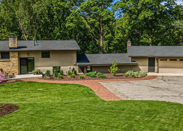 Property at 1117 Honey Creek Ave NE, Ada, MI 49301, 4 beds, 2.5 baths