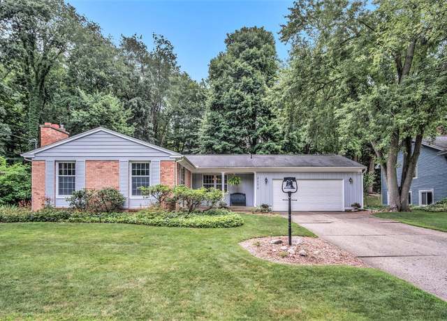Property at 3170 Paris Park Dr SE, Kentwood, MI 49512, 3 beds, 1.5 baths