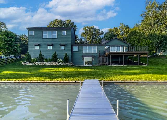 Property at 12475 Oakwood Shores St, Wayland, MI 49348, 4 beds, 3 baths