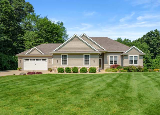 Property at 5218 Tillman Dr, Kalamazoo, MI 49009, 5 beds, 3 baths