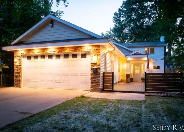 Property at 3543 College Ave NE, Grand Rapids, MI 49525, 4 beds, 3.5 baths