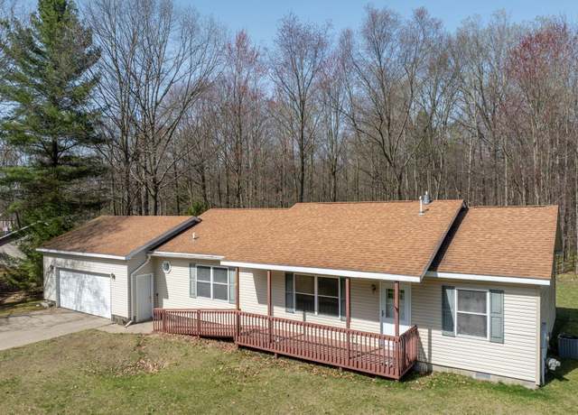 Property at 6565 Clubhouse Dr E, Canadian Lakes, MI 49346, 3 beds, 2 baths