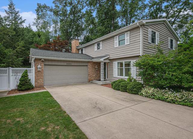 Property at 2221 Hickory Point Dr N, Portage, MI 49024, 4 beds, 2.5 baths