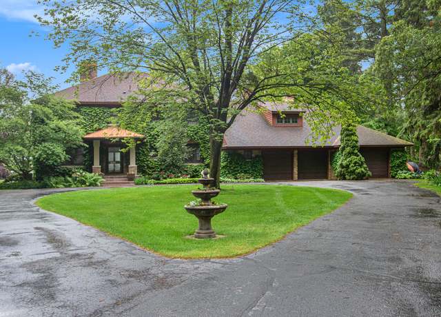 Property at 371 Waukazoo Dr, Holland, MI 49424, 4 beds, 3.5 baths