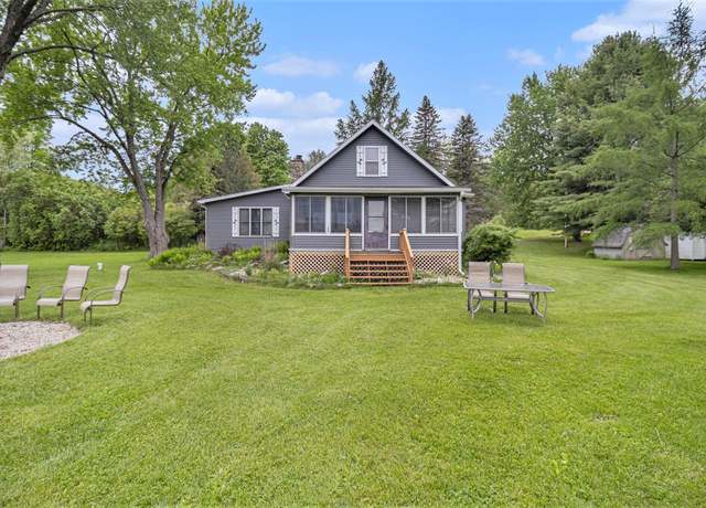 Property at 2332 Lakeside Dr, Evart, MI 49631, 3 beds, 1.5 baths