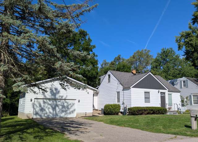 Property at 1355 Hillcrest Ave NW, Grand Rapids, MI 49504, 3 beds, 1 bath