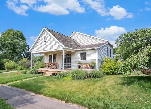 Property at 1394 Highland Hl, Lowell, MI 49331, 3 beds, 1.5 baths
