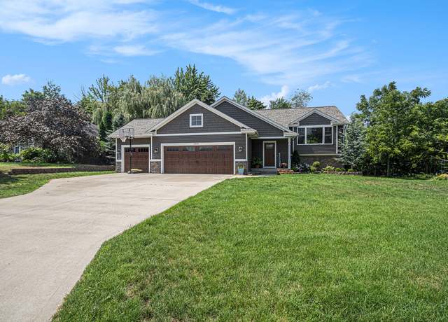 Property at 13196 Indigo Ct, Holland, MI 49424, 4 beds, 3 baths
