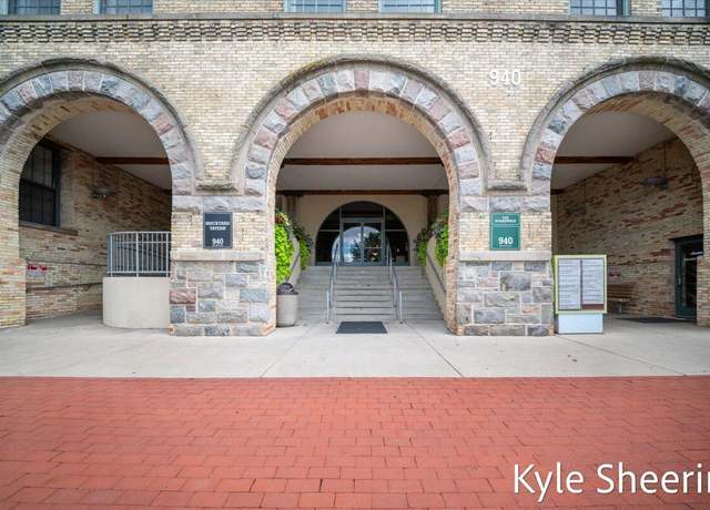 Property at 940 Monroe Ave NW #206, Grand Rapids, MI 49503, 2 beds, 1 bath