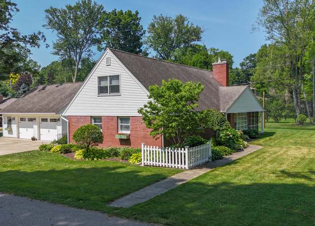 Property at 21687 Shiawassee Dr, Cassopolis, MI 49031, 4 beds, 2 baths
