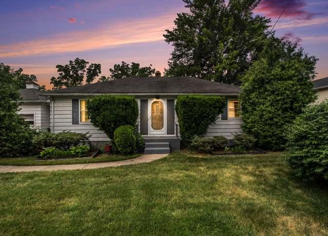 Property at 2736 Cascade Rd SE, Grand Rapids, MI 49506, 3 beds, 2 baths