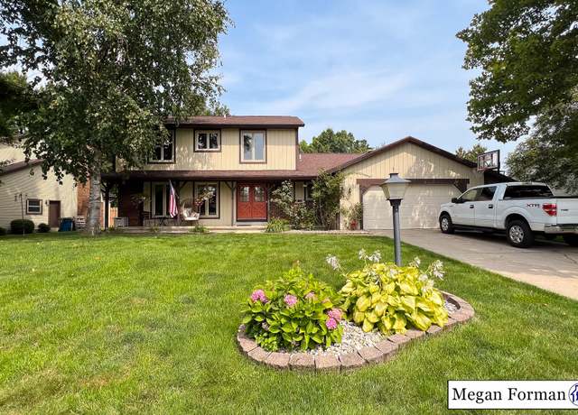 Property at 2075 Waterbury Dr SE, Kentwood, MI 49508, 6 beds, 3.5 baths