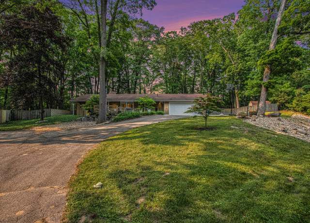 Property at 7238 Willobee St, Coloma, MI 49038, 4 beds, 3 baths