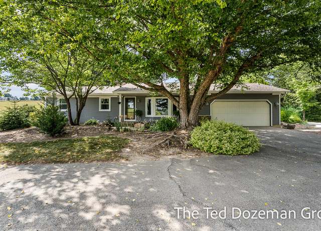 Property at 280 24th Ave, Hudsonville, MI 49426, 4 beds, 2.5 baths