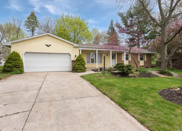Property at 4315 Castle Dr SE, Grand Rapids, MI 49546, 3 beds, 2 baths