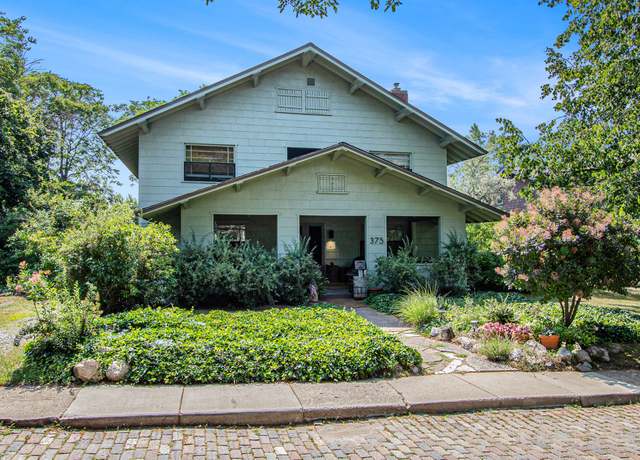 Property at 375 Ridgeway St, St. Joseph, MI 49085, 4 beds, 4 baths